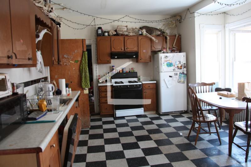 Building Photo - 8 Greylock Rd