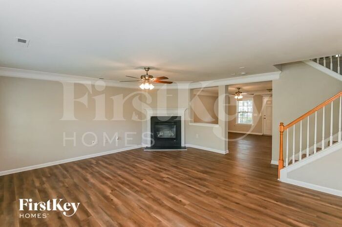 Building Photo - 10827 Glenluce Ave