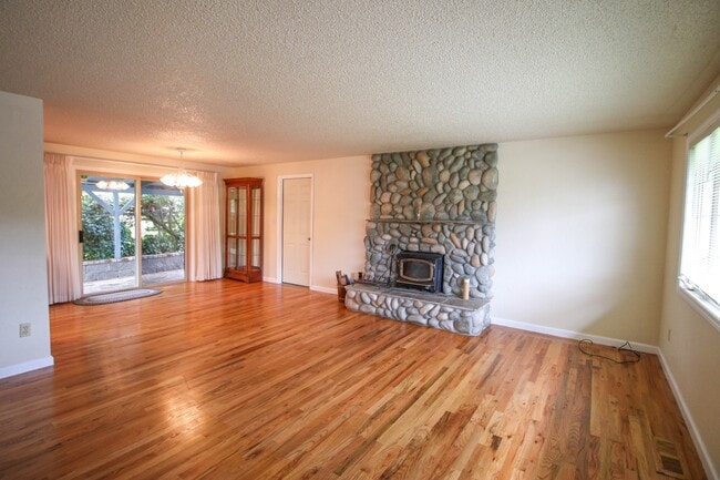 Building Photo - Pet friendly Jacksonville Home!!!
