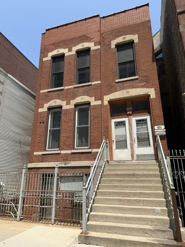 Primary Photo - 1504 W Division St