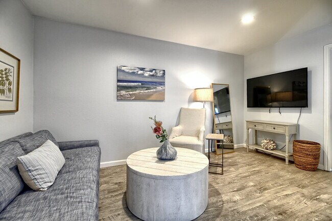 Building Photo - Charming 1-Bedroom Oasis on Highland Drive, Oxnard - Silver Strand