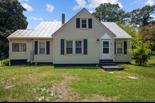 Primary Photo - Vintage Charm, 4 BR, Spacious, Close To Ev...