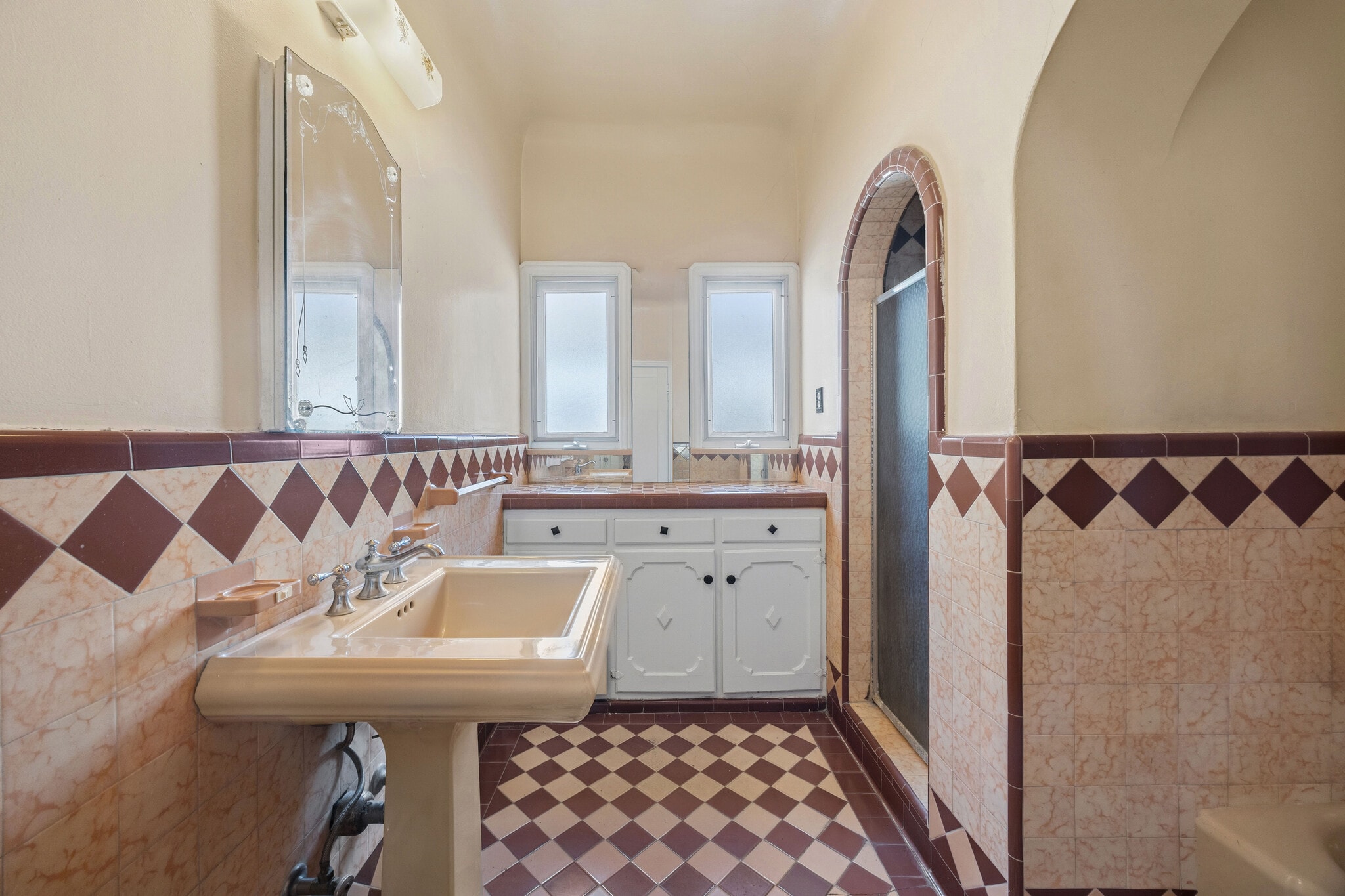 Building Photo - 166 N Arnaz Dr