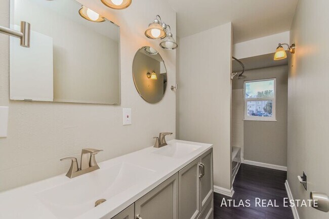 Building Photo - 4885 Artistic Cir