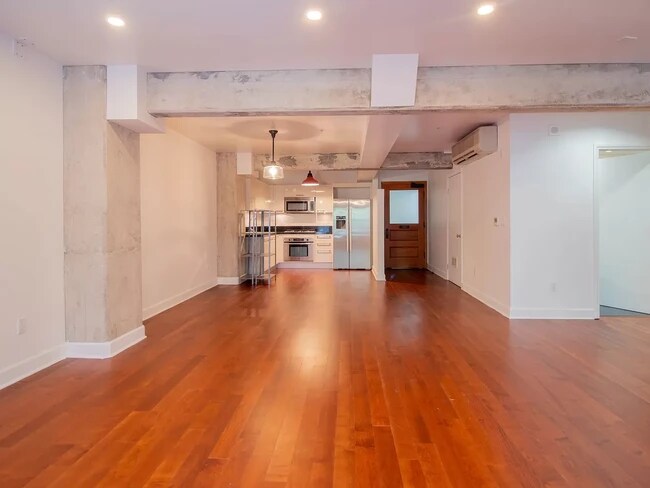 Building Photo - 416 S Spring St