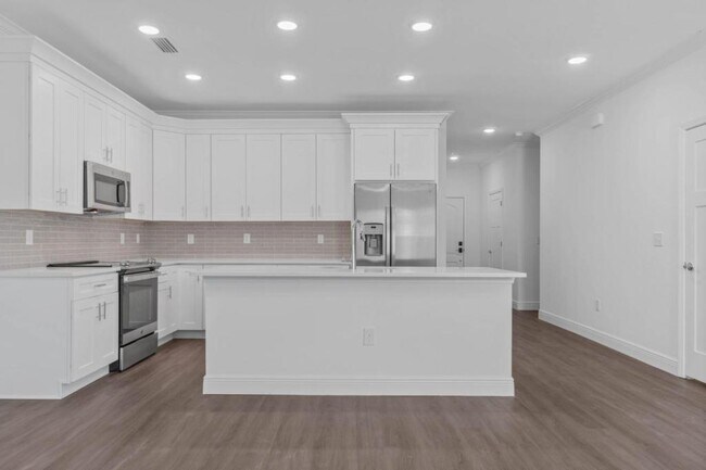 Building Photo - 513 Hill Ln