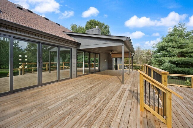 Building Photo - 104 Barkley