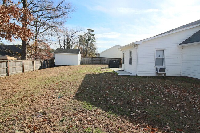 Building Photo - 7138 Summerlin Dr