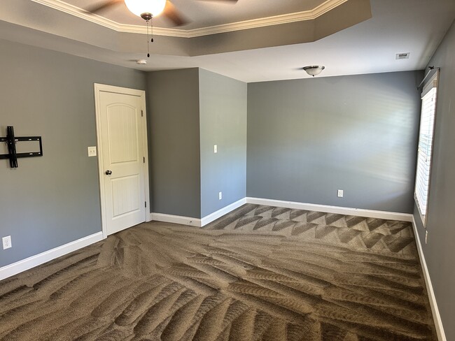 Building Photo - 908 Merlin Ct