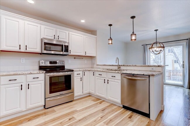 Building Photo - Stunning 5Bed/4Bath Home in the Heart of Erie