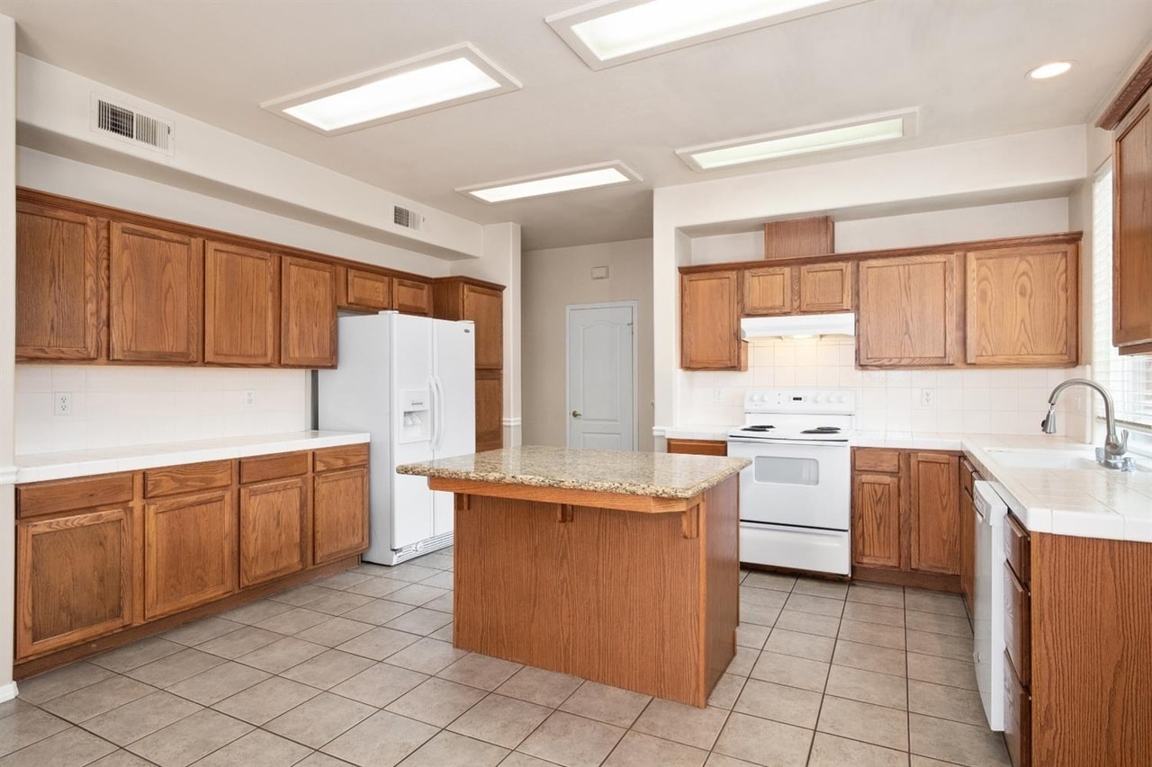 Building Photo - 68 W Bordeaux Ln