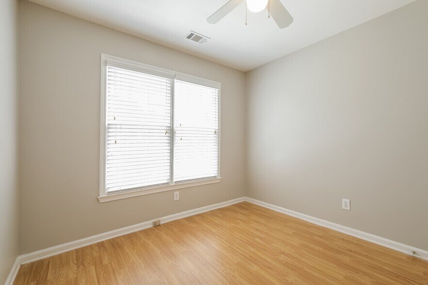 Building Photo - 605 Oxford Crest Ct NW