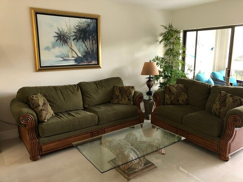 Building Photo - 3901 SE Saint Lucie Blvd