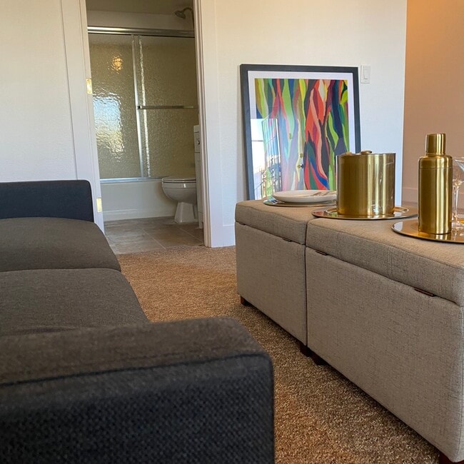 Modern Living - 1125 N 7th Ave