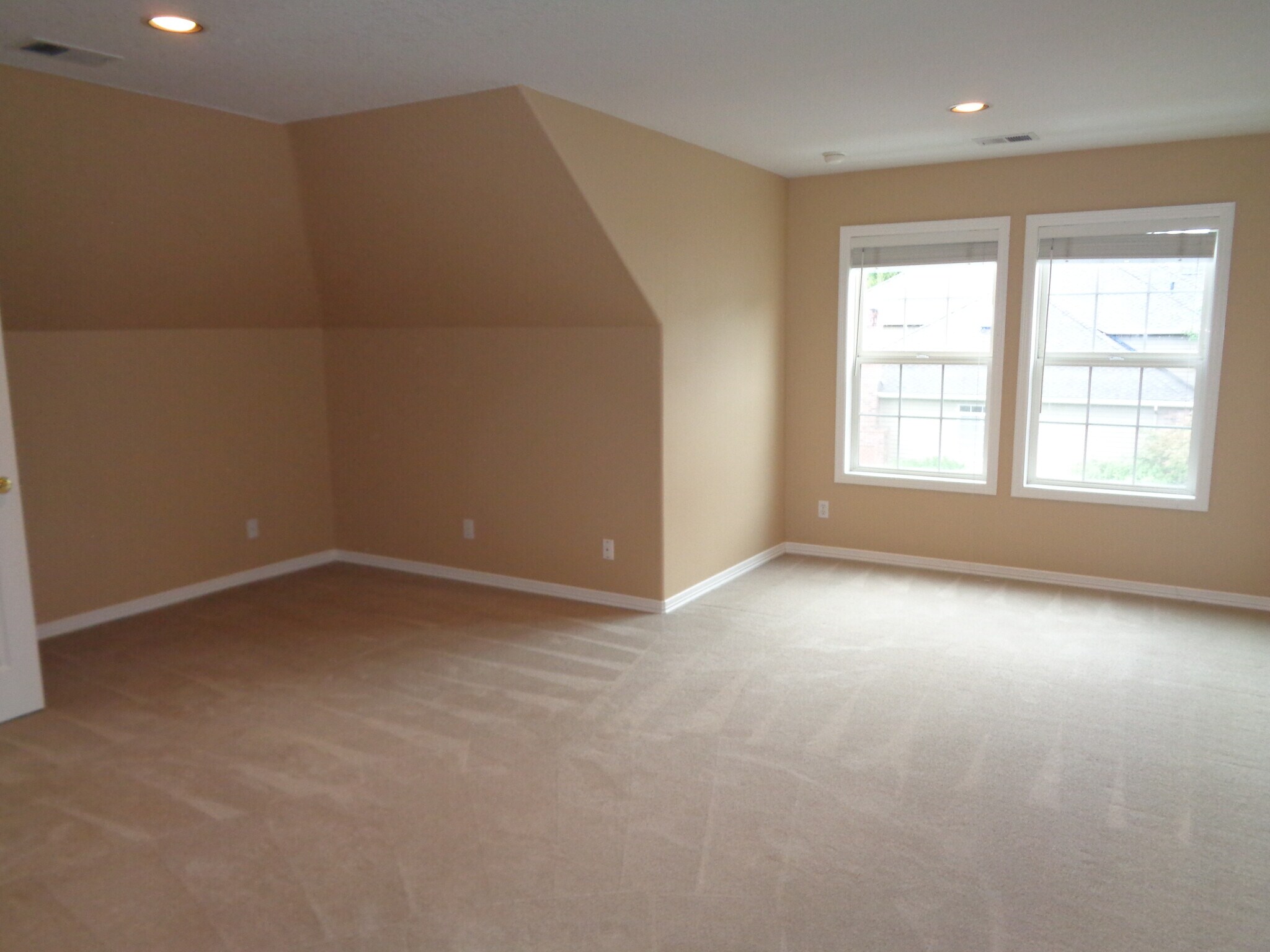 Building Photo - 17083 SW Arbutus Dr