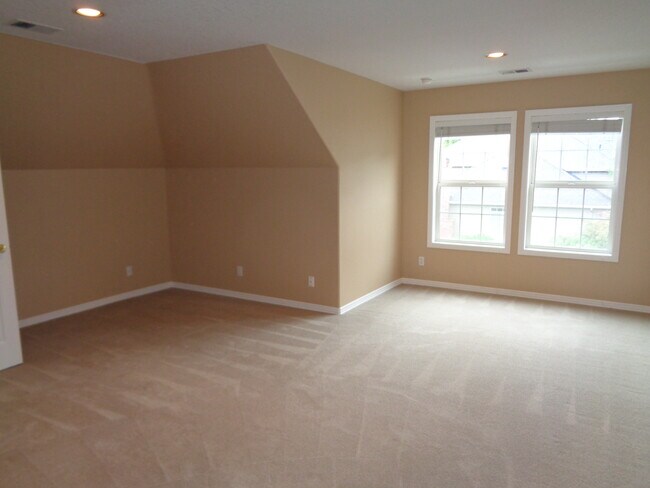 Building Photo - 17083 SW Arbutus Dr