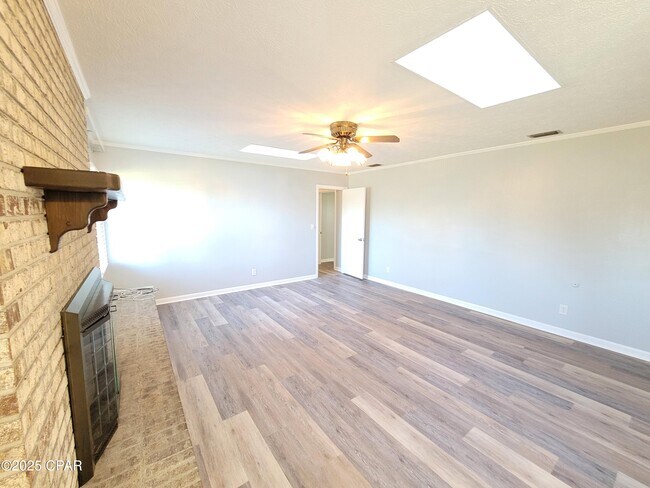 Building Photo - 2512 W 27th St