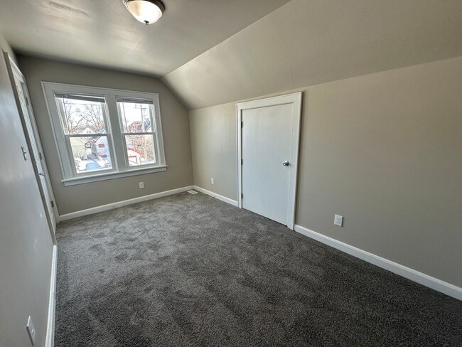 Building Photo - Large Open Concept 5BR/2BA Rent to Own Home