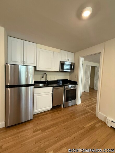 Building Photo - 17 Fairbanks St