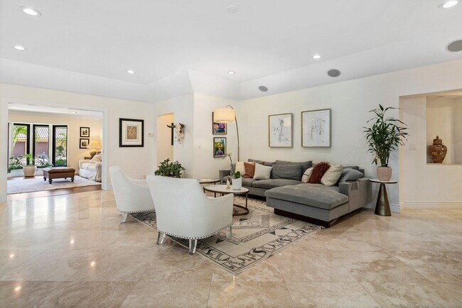 Building Photo - 3765 Kings Way