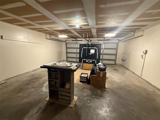 Building Photo - 3232 Parkwood Dr