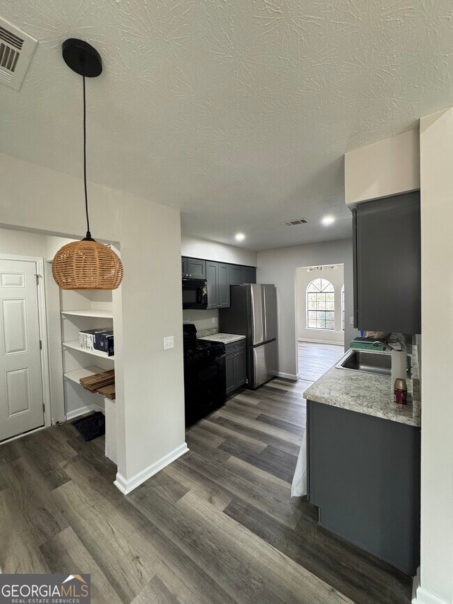 Building Photo - 3821 River Rd