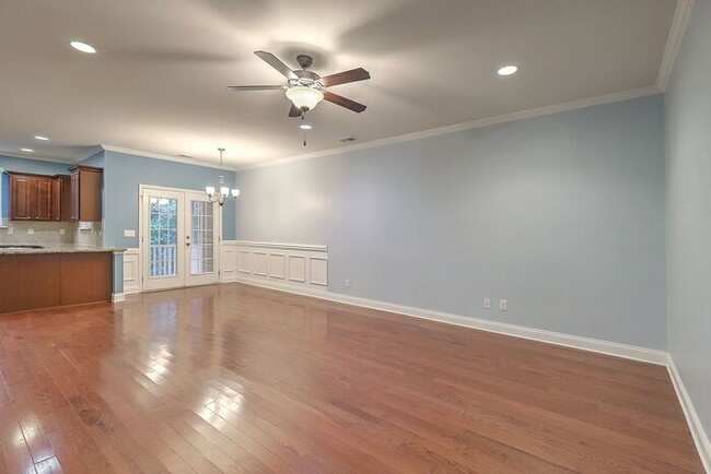 Building Photo - Spacious Mt. Pleasant Townhome!