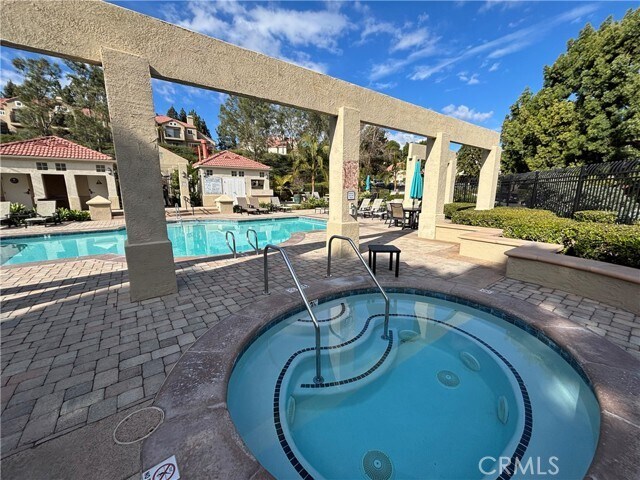 Building Photo - 69 Giotto