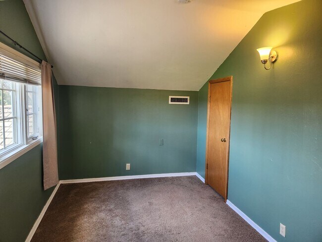 Building Photo - West Valley 3 bedroom country home with 3 bay shop