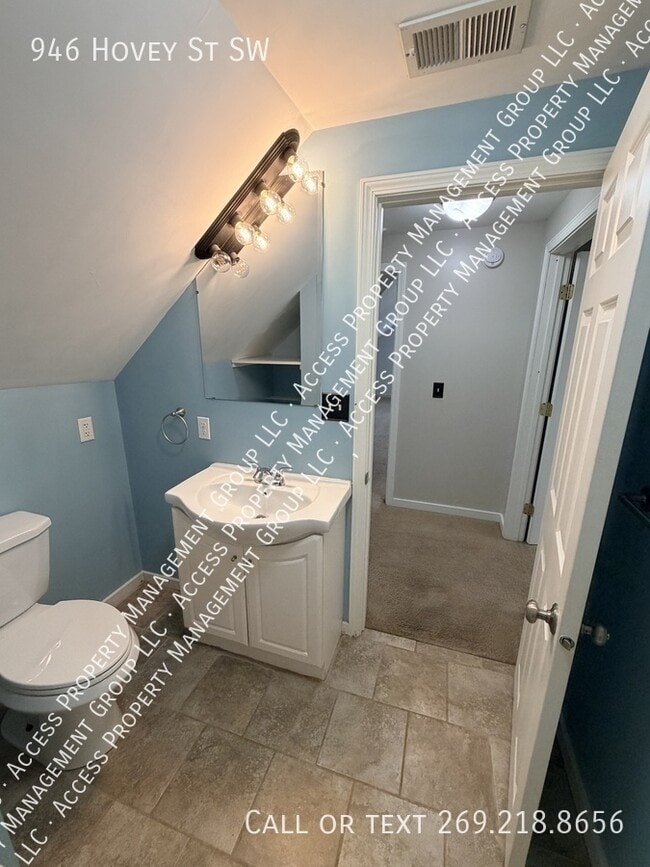 Building Photo - 946 Hovey St SW