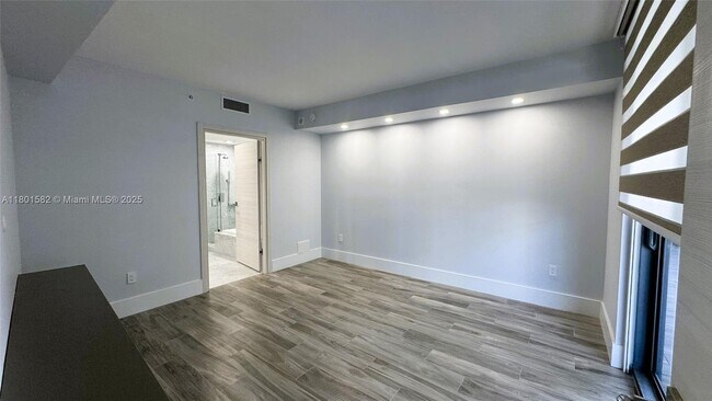 Building Photo - 801 S Miami Ave