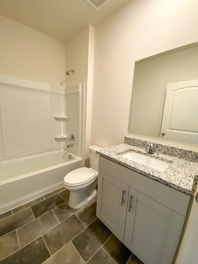 Building Photo - 3 bed, 2 bath in Oakland built in 2023