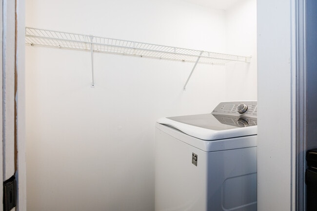 Building Photo - 250 Parktrail Rd