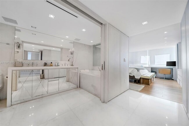 Building Photo - 11 Island Ave