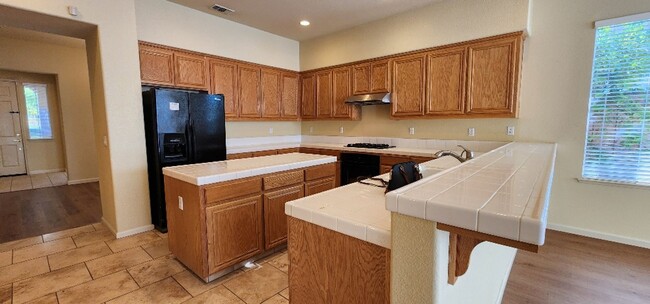 Building Photo - Beautiful Ideal Family Home: 3 Bedrooms, 2...