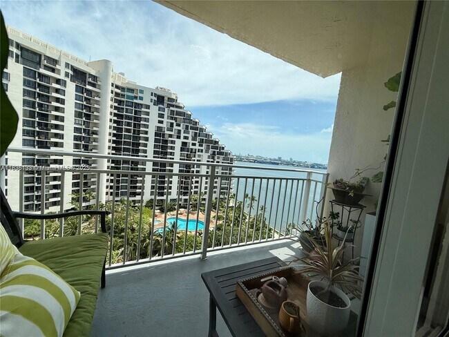 Building Photo - 770 Claughton Island Dr