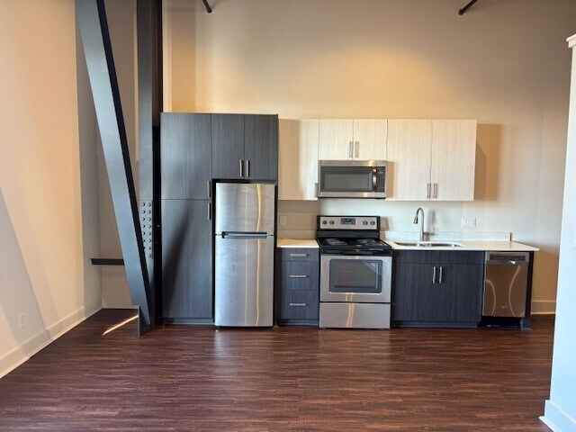 Building Photo - 806 Sampson St