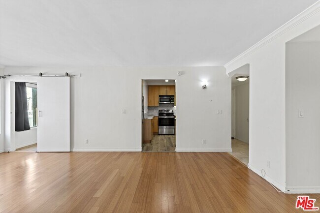 Building Photo - 1033 6th St