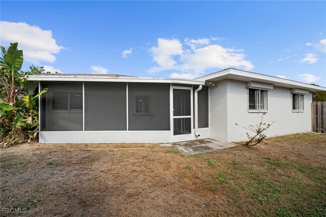 Building Photo - 9721 Deerfoot Dr