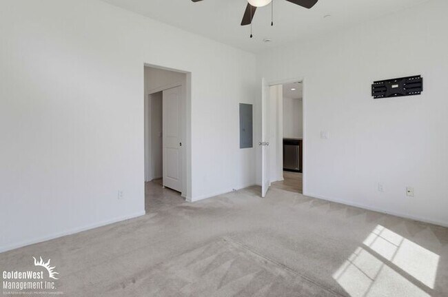 Building Photo - Modern 2Bdm 2Ba Condo in Desirable Chula Vista Community!