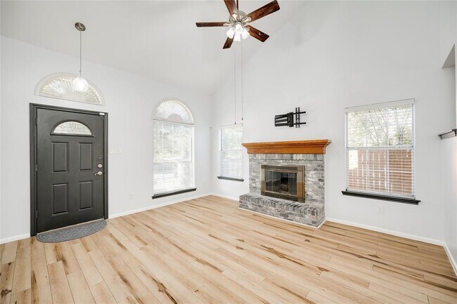 Building Photo - 1917 Windy Park Dr