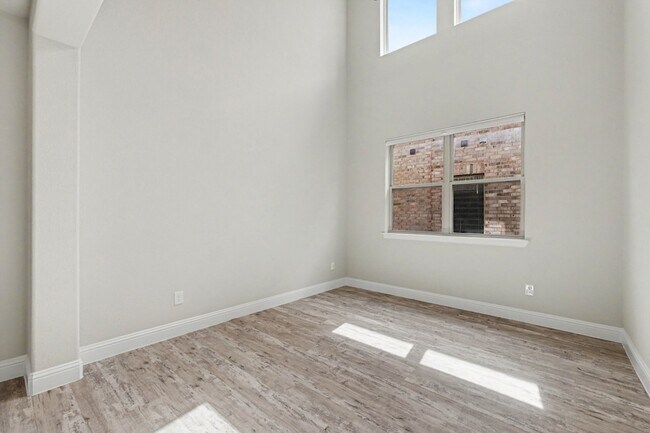 Building Photo - 2317 Willow Garden Dr