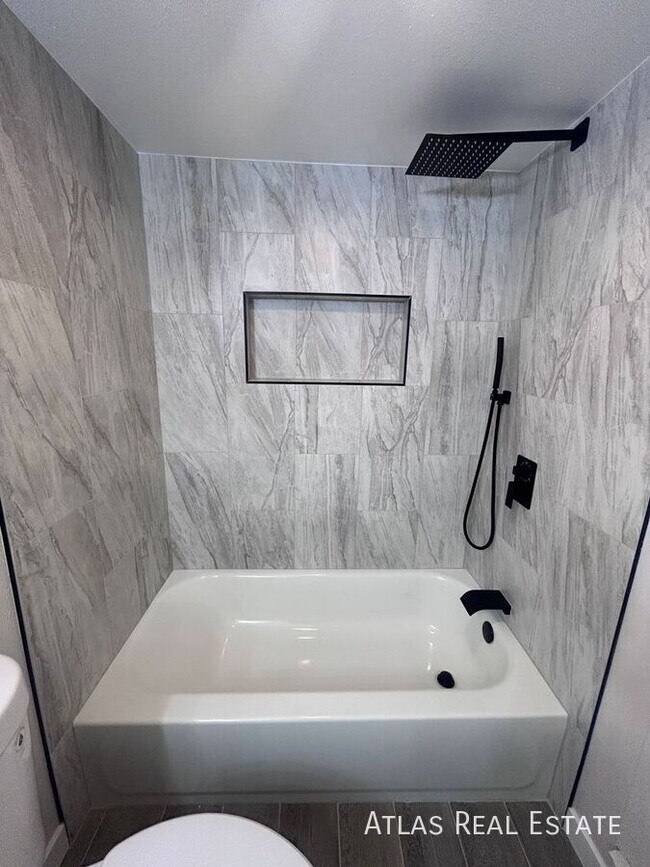 Building Photo - 551 S Fairfax St