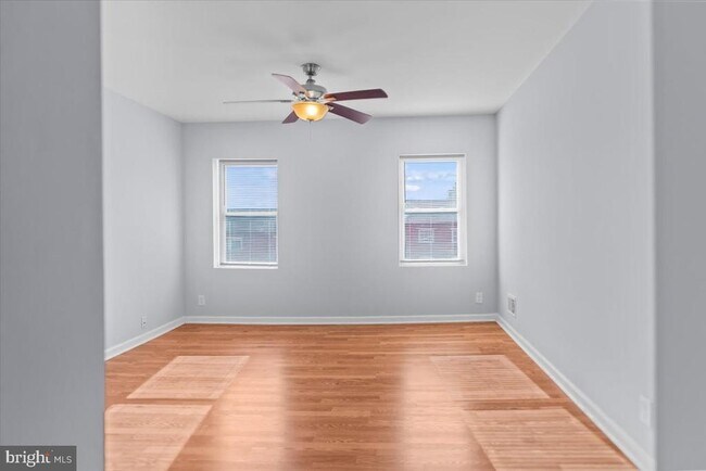 Building Photo - 1228 E Eager St