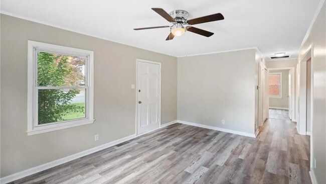 Building Photo - Summit Property