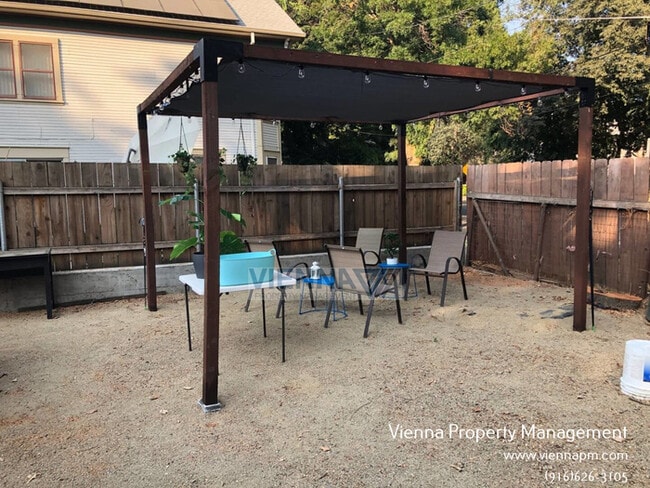 Building Photo - Downstairs Unit Available Now!