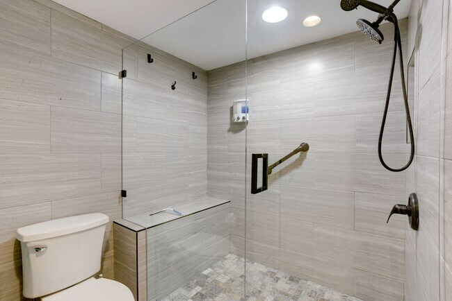 Building Photo - 285 Naples Cove Dr