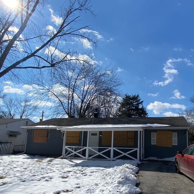 Building Photo - 1614 Parklane Dr