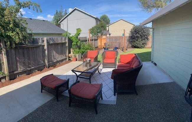 Building Photo - $2,600 - Beautifully-maintained single level Ranch-style Three Bedrooms, Two Baths home Ready To ...