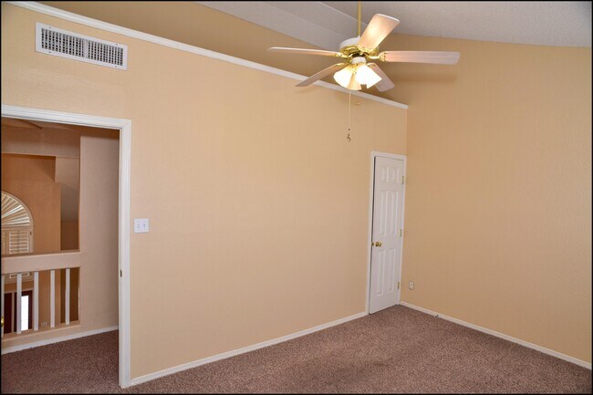 Building Photo - 2041 Shadow Ridge Dr